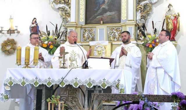[FOTO] Mieszkańcy Gniewkowa podziękowali za tegoroczne plony