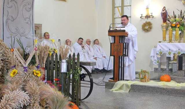 [FOTO] Mieszkańcy Gniewkowa podziękowali za tegoroczne plony