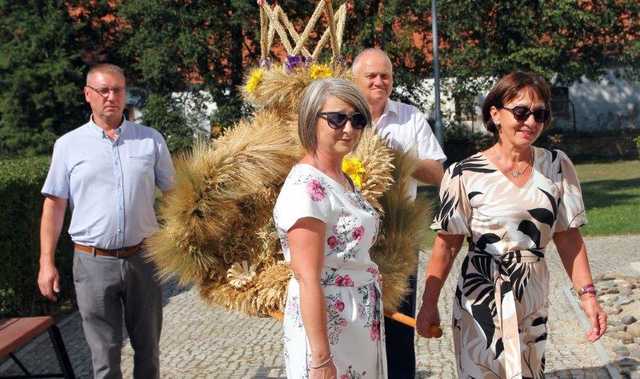 [FOTO] Mieszkańcy Gniewkowa podziękowali za tegoroczne plony