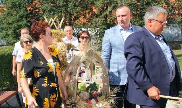 [FOTO] Mieszkańcy Gniewkowa podziękowali za tegoroczne plony