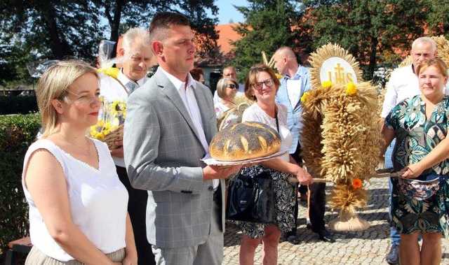 [FOTO] Mieszkańcy Gniewkowa podziękowali za tegoroczne plony