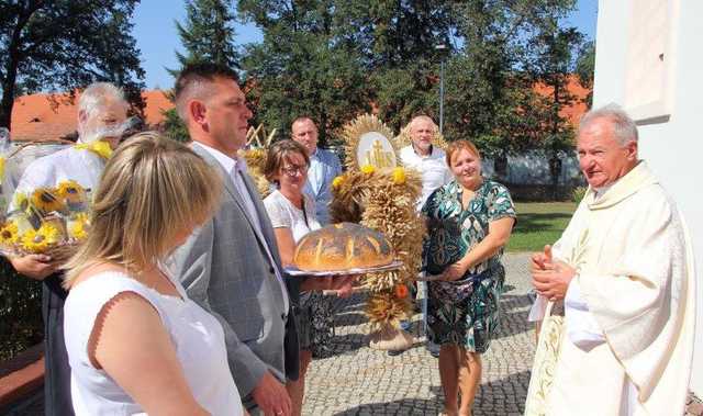 [FOTO] Mieszkańcy Gniewkowa podziękowali za tegoroczne plony
