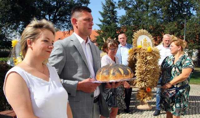 [FOTO] Mieszkańcy Gniewkowa podziękowali za tegoroczne plony