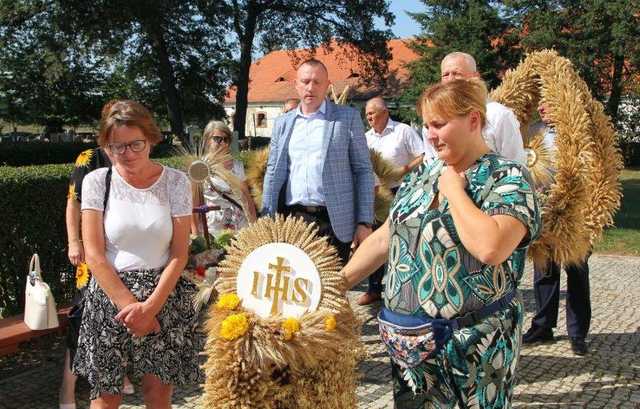 [FOTO] Mieszkańcy Gniewkowa podziękowali za tegoroczne plony