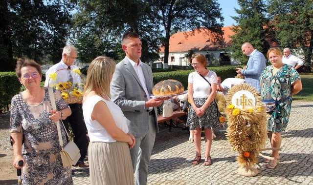 [FOTO] Mieszkańcy Gniewkowa podziękowali za tegoroczne plony