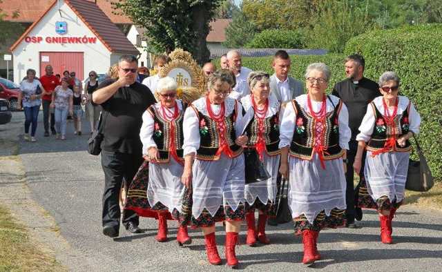 [FOTO] Mieszkańcy Gniewkowa podziękowali za tegoroczne plony