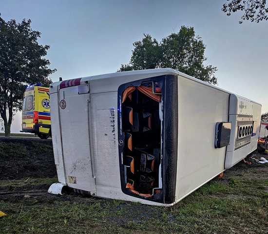 Wypadek autobusu 7 osób rannych, lądował śmigłowiec LPR 