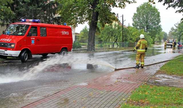[FOTO] Skutki niszczycielskiego żywiołu są dotkliwe. Alarm przeciwpowodziowy w gminie Dobromierz odwołany