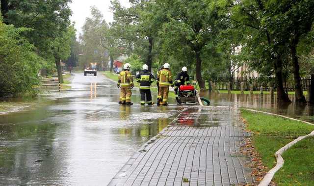 [FOTO] Skutki niszczycielskiego żywiołu są dotkliwe. Alarm przeciwpowodziowy w gminie Dobromierz odwołany
