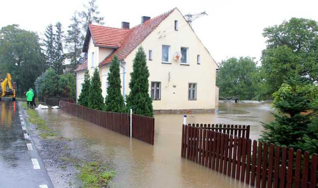 [FOTO] Skutki niszczycielskiego żywiołu są dotkliwe. Alarm przeciwpowodziowy w gminie Dobromierz odwołany