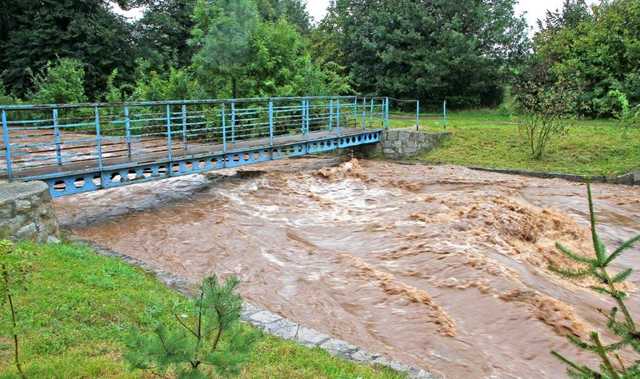 [FOTO] Skutki niszczycielskiego żywiołu są dotkliwe. Alarm przeciwpowodziowy w gminie Dobromierz odwołany