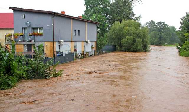[FOTO] Skutki niszczycielskiego żywiołu są dotkliwe. Alarm przeciwpowodziowy w gminie Dobromierz odwołany