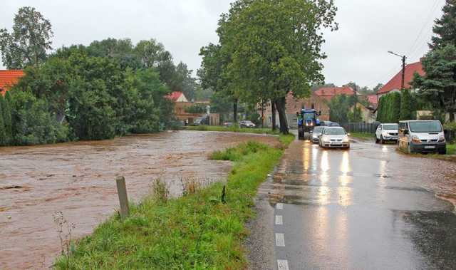[FOTO] Skutki niszczycielskiego żywiołu są dotkliwe. Alarm przeciwpowodziowy w gminie Dobromierz odwołany