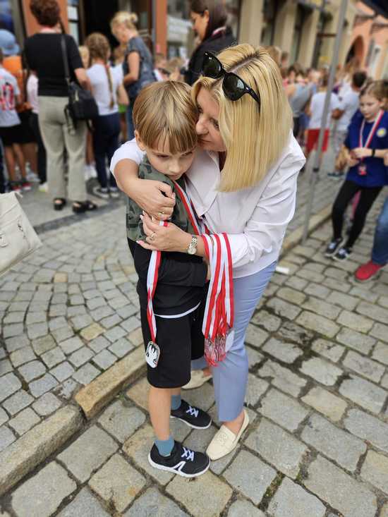 [FOTO] Upamiętnili Orlęta Lwowskie. Trzecia edycja biegu na świdnickim rynku