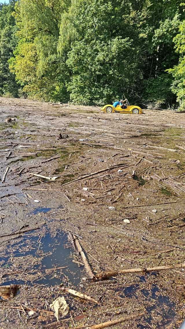 [FOTO, VIDEO] Wzięli sprawy w swoje ręce i posprzątali Jezioro Bystrzyckie