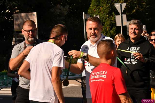 [FOTO] Była moc! Pobiegli ulicami Żarowa w 9. edycji Biegów Strefowych