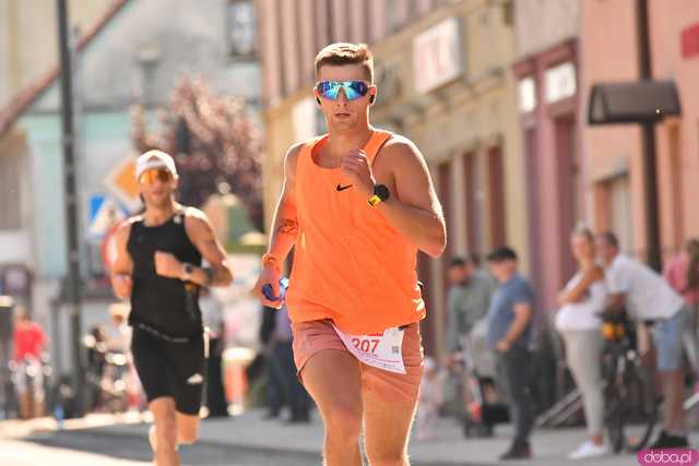 [FOTO] Była moc! Pobiegli ulicami Żarowa w 9. edycji Biegów Strefowych