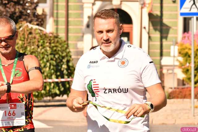 [FOTO] Była moc! Pobiegli ulicami Żarowa w 9. edycji Biegów Strefowych