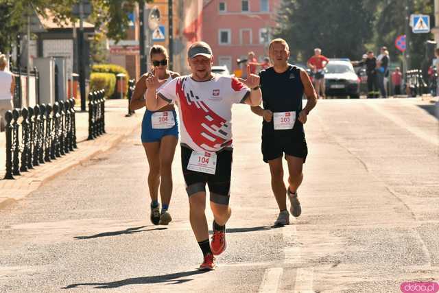 [FOTO] Była moc! Pobiegli ulicami Żarowa w 9. edycji Biegów Strefowych