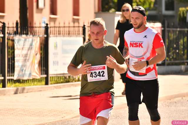 [FOTO] Była moc! Pobiegli ulicami Żarowa w 9. edycji Biegów Strefowych