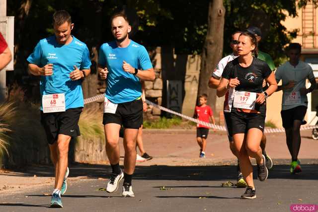 [FOTO] Była moc! Pobiegli ulicami Żarowa w 9. edycji Biegów Strefowych