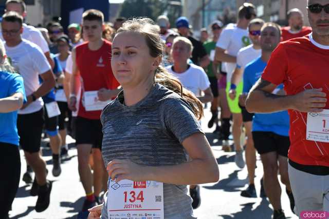 [FOTO] Była moc! Pobiegli ulicami Żarowa w 9. edycji Biegów Strefowych