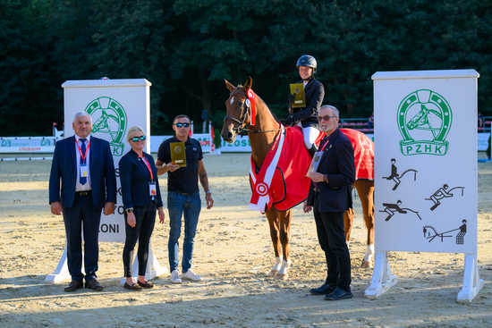 [FOTO] Jeździectwo: Julia Krajewski wygrywa cztery gwiazdki w Strzegomiu