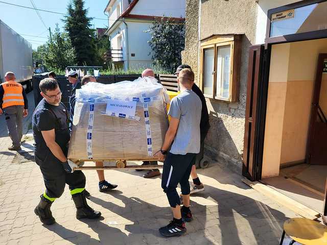 [FOTO] Pomoc rzeczowa z gminy Michałowice dotarła do powodzian z gminy  Świdnica
