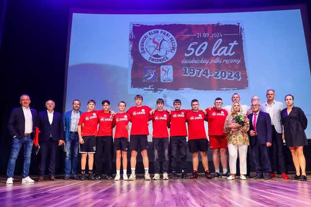 [FOTO] Świętowali 50 lat piłki ręcznej w naszym mieście. Uroczysty jubileusz pełen wspomnień, podziękowań i sportowej rywalizacji