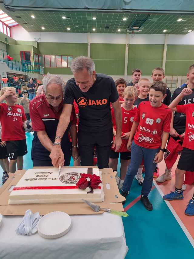 [FOTO] Świętowali 50 lat piłki ręcznej w naszym mieście. Uroczysty jubileusz pełen wspomnień, podziękowań i sportowej rywalizacji