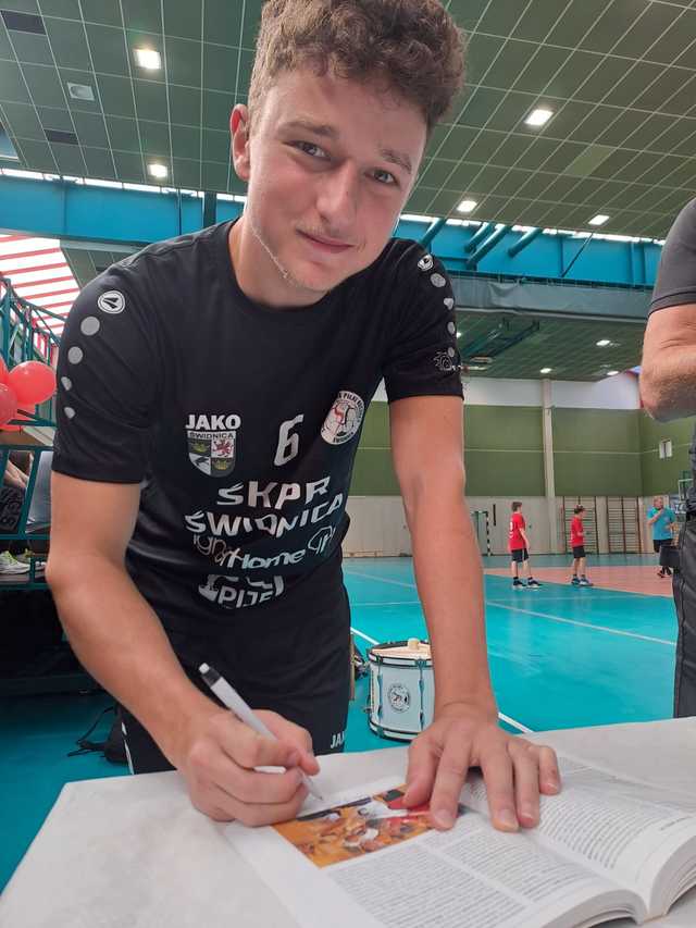 [FOTO] Świętowali 50 lat piłki ręcznej w naszym mieście. Uroczysty jubileusz pełen wspomnień, podziękowań i sportowej rywalizacji