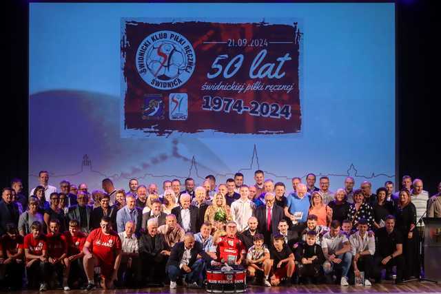 [FOTO] Świętowali 50 lat piłki ręcznej w naszym mieście. Uroczysty jubileusz pełen wspomnień, podziękowań i sportowej rywalizacji