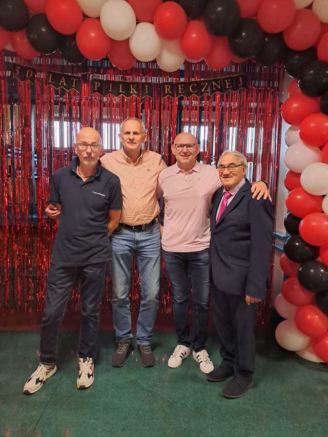 [FOTO] Świętowali 50 lat piłki ręcznej w naszym mieście. Uroczysty jubileusz pełen wspomnień, podziękowań i sportowej rywalizacji