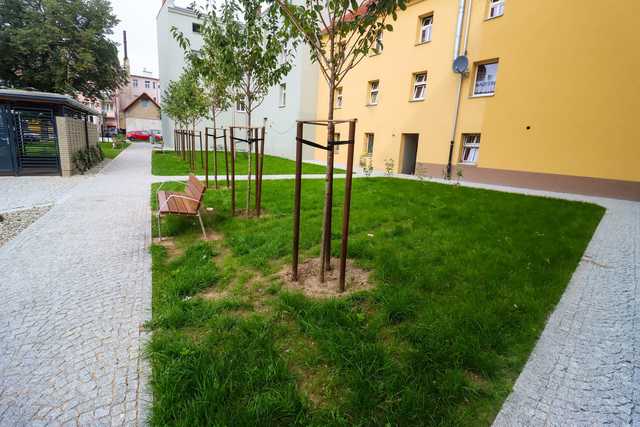 [FOTO] Podwórko w centrum miasta przeszło metamorfozę! Zobaczcie efekty prac