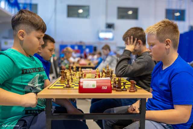 [FOTO] Szachiści opanowali halę sportowo-edukacyjną
