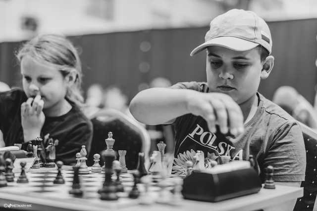 [FOTO] Szachiści opanowali halę sportowo-edukacyjną