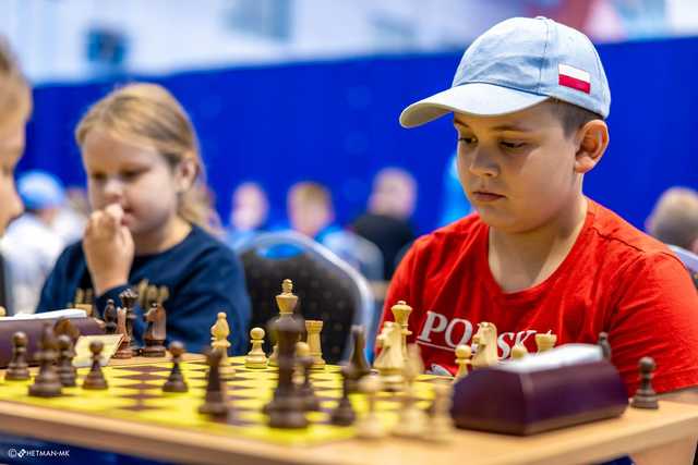 [FOTO] Szachiści opanowali halę sportowo-edukacyjną