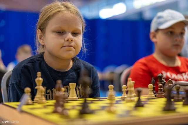 [FOTO] Szachiści opanowali halę sportowo-edukacyjną