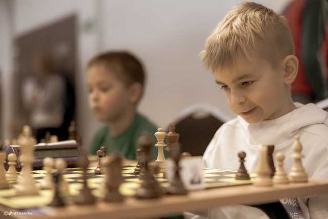 [FOTO] Szachiści opanowali halę sportowo-edukacyjną