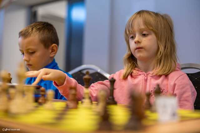 [FOTO] Szachiści opanowali halę sportowo-edukacyjną