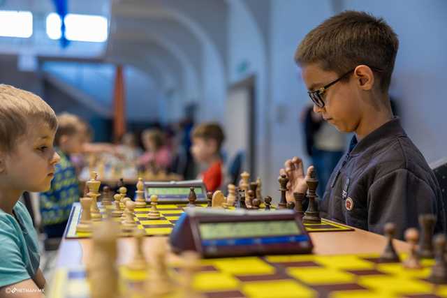 [FOTO] Szachiści opanowali halę sportowo-edukacyjną