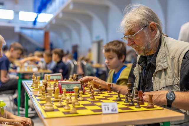 [FOTO] Szachiści opanowali halę sportowo-edukacyjną