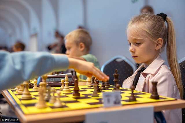 [FOTO] Szachiści opanowali halę sportowo-edukacyjną
