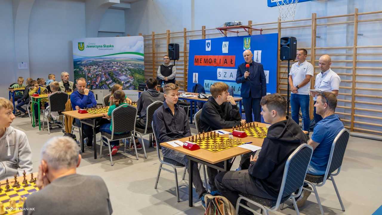 [FOTO] Szachiści opanowali halę sportowo-edukacyjną