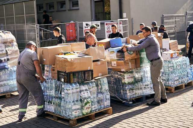 [FOTO] Siedlce przekazały dary dla powodzian z gminy Marcinowice
