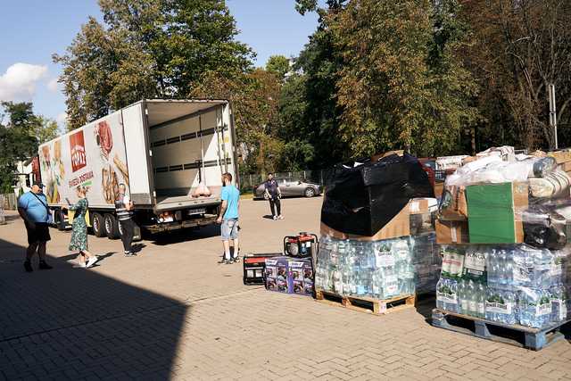 [FOTO] Siedlce przekazały dary dla powodzian z gminy Marcinowice