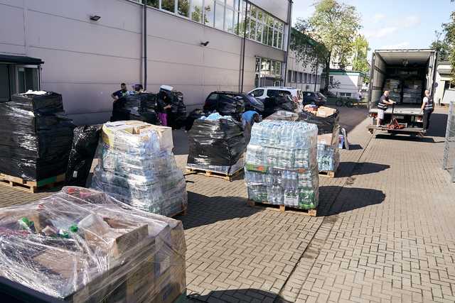[FOTO] Siedlce przekazały dary dla powodzian z gminy Marcinowice