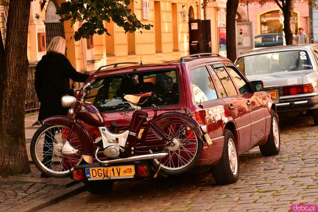 [WIDEO/FOTO] Zobaczcie te maszyny! Wystartował III Międzynarodowy Rajd Pojazdów Zabytkowych