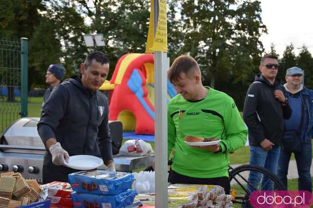 [FOTO] Grali i pomagali powodzianom