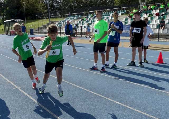 [FOTO] Rywalizowali w Sztafetowych Biegach Przełajowych klas 5-8